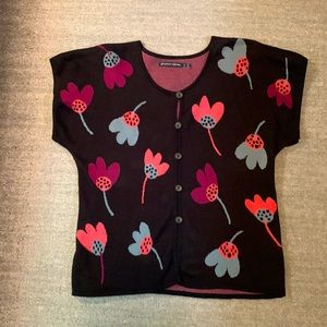 Like new! Adorable short sleeve sweater